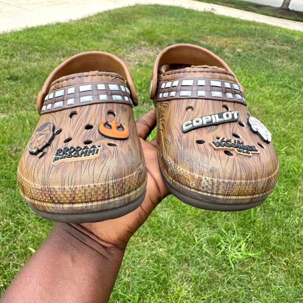 Crocs Big Kids Star Wars Chewbacca Classic‎ Lined Clogs Size J 3 Brown Sandals